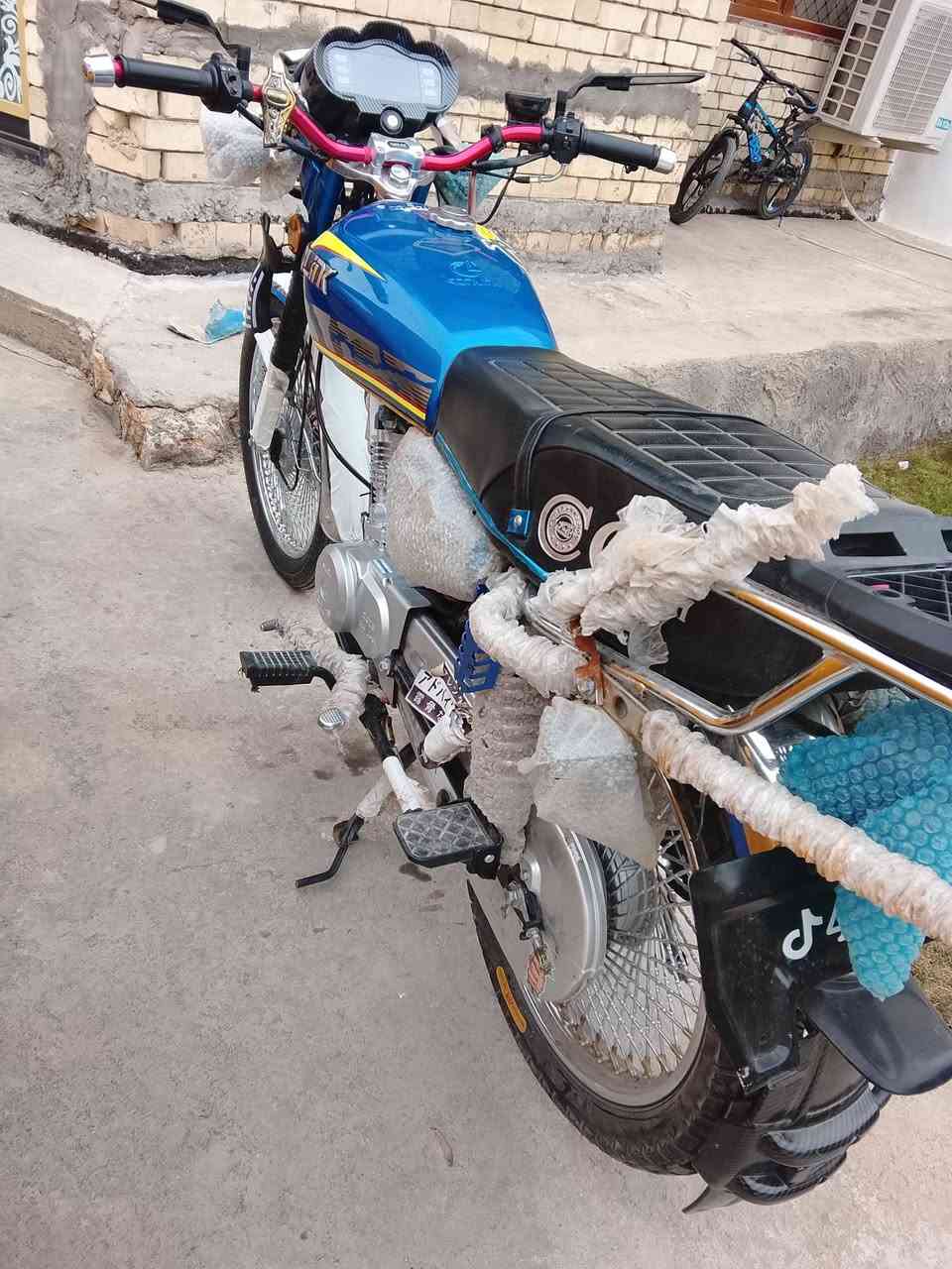 سلام عليكم دراجه تايكر للبيع موديل 25 اوصلي بيه كمرك كامله الدراجه ما ناقصه شي تجي تفحص وشوف السعر 875وبيه مجال يرضيك العنوان رمادي جويبه قرب جامع دكتور جمعه الهاشم الرقم***********/***********
