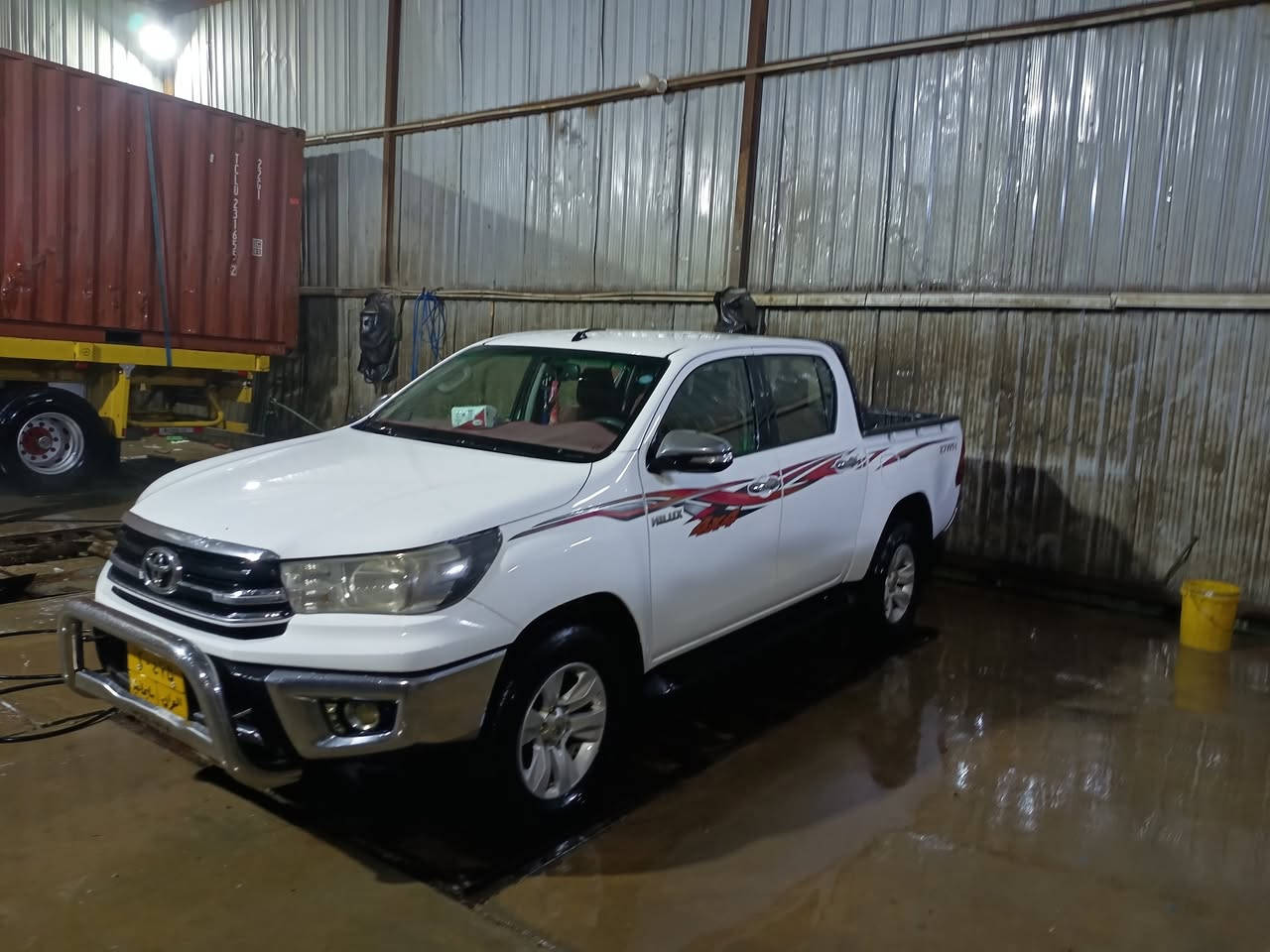 سلام عليكم بيكم للبيع موديل 2016 كير عادي 
بيهه صبغ موظح بل صوره السعر 225 وبيهه مجال عنوان الصويره رقم الهاتف ***********
