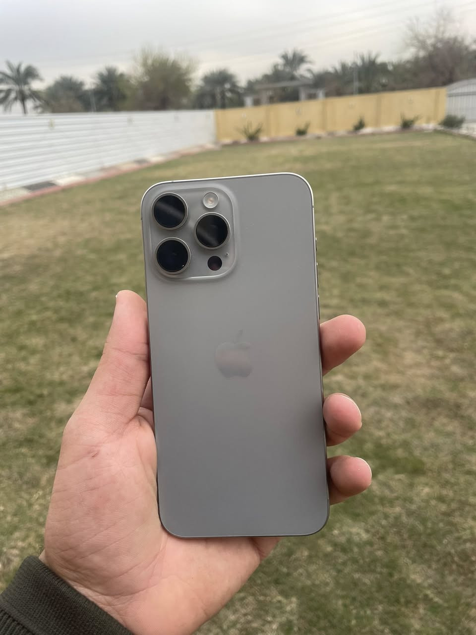 من رخصه الادمن ايفون15برو ماكس  256 جهاز ماستر شرق اوسط مكفول من الفتح
بطاريه 85عدد دورات شحن 405 مكفول حتى من الشخط 
مكاني بغداد سلمان باك سعر 950 وبي مجال 
رقمي ***********
ادمن وافق
