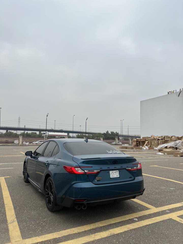 🚗 تويوتا كامري 2025 – SE Black / شكل رياضي
🔥 سيارة مواصفات راقية والسعر تنافسي جداً!

المواصفات:
 • نسخة SE Black الرياضية
 • لون خارجي مميز وشكل هجومي
 • داخلية نظيفة جداً
 • شاشة كبيرة
 • فتحة سقف
 • جنوط سوداء رياضية
 • LED بالكامل
 • بصمة تشغيل + دخول ذكي
 • رادار / كروز ذكي / سيستم أمان Toyota Safety

الحادث:
السيارة صار بيها فقط:
 • صبغ حافة البنيد
 • الجاملغ الأمامي
الجاملغ الخلفي رجع بارد بدون اي صبغ 

السعر: 💰 24.500:

📞 للاستفسار:
***********
او زيارة موقع شركة الناجح العالميه بغداد حي الجامعه نفق الشرطه مقابيل مختبر الرازي
