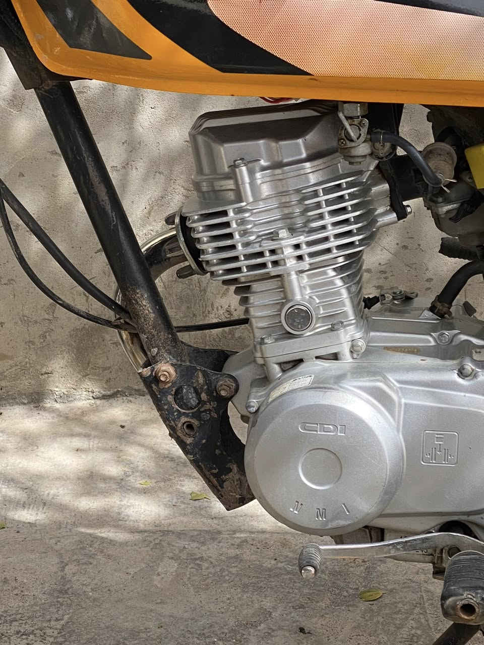 دراجه للبيع شاصي ١٤ ومحرك ٢٥ شلامجه بلادي ولغراض نص ٢٥و ٢٤ اوراق اصولي كهربائيات كله شغال بيهه زنون جارجر وبومه٢ سعر خاص مكان شارع نفط ***********
