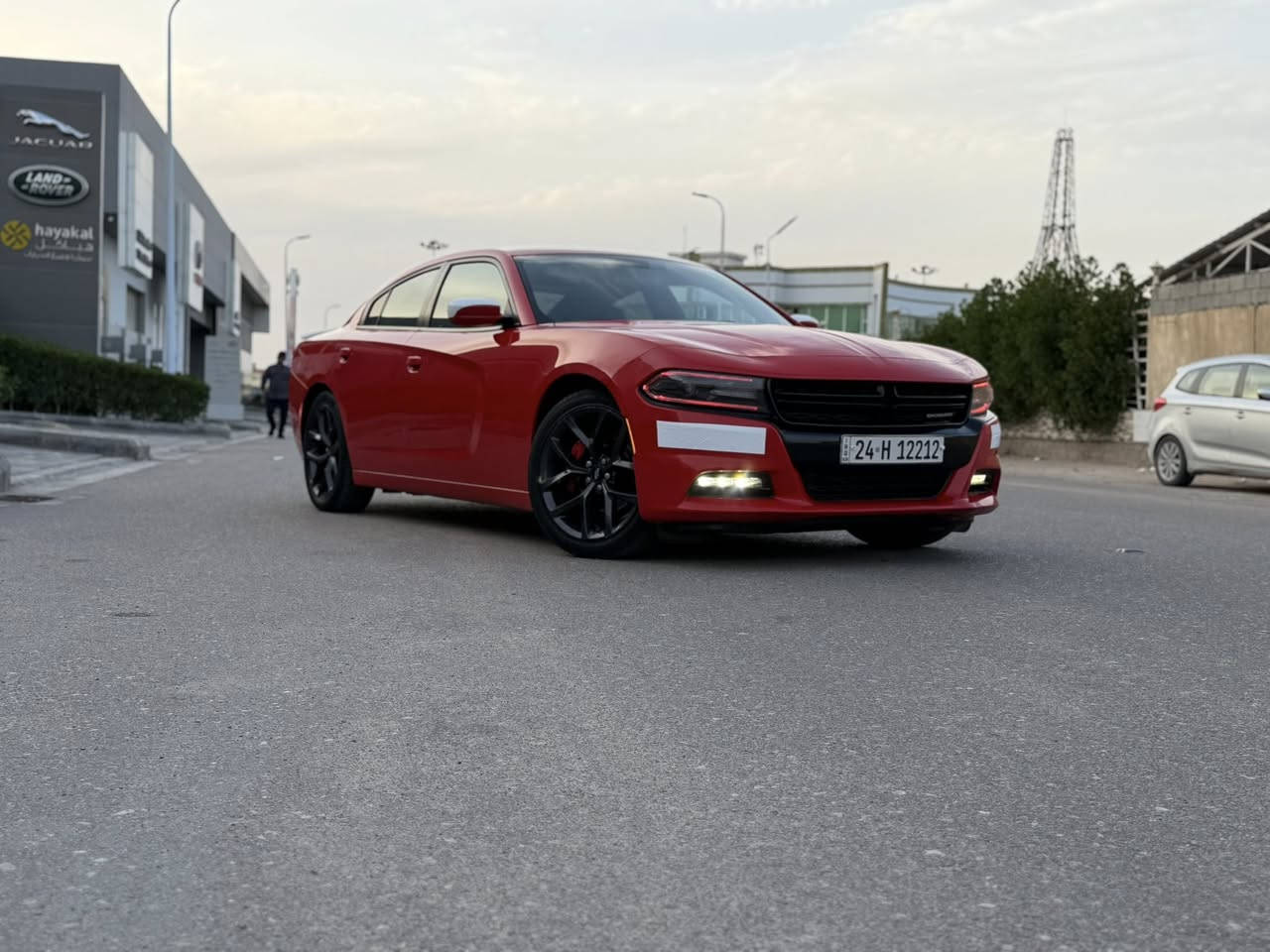 سلام عليكم من رخصت الادمن المحترم  جارجر موديل2020 رقم شمالي تحويل او وكاله .. رقم ممميز
واردامريكي  حادث ( دعاميه اماميه فقط بدون ارباك بدون دواحل تعتبر كلين 
مكينه كير كفاله
لو حمر طماطه ممميز
المسافةالمقطوعه ٧٧ميل
حجم المحرك 3600
مواصفات SXT بلاص فووول 
* داخل اسود جلد
* كامره خلفيه
* مصابيح امامية زنون مع بلوجكتر LED .
* ويل قياس 20 انج .
* استيرن كهربائي
* شاشه كبيرة مع نظام ملاحة نفكيشن GPS .
* مقاعد أمامية كهربائية عدد 2 . .
* مقاعد أمامية تبريد وتدفئة .
* مقاعد خلفية تدفئة .
* تشغيل عن بعد . .
* تدفئة ستيرن .
* محدد سرعة . .
* كاميرا خلفية دوارة.
* دخول ذكي (بصمة) .
مكان السيارة البصره 
للاستفسار عن السعر واي تفاصيل اخرئ الاتصال .***********
