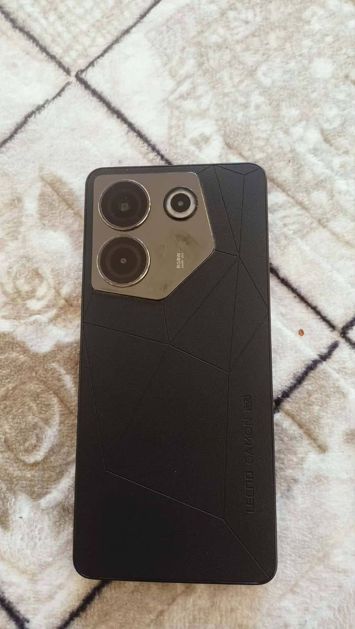 سلام عليكم
للبيع جهاز تيكنو كامون 20 برو 5g 
جهاز نظافة 100% 

معالج دايمنستي 8050 5g

لمحبين الألعاب 120 فريم في معظم الألعاب 

ببجي 90 فريم 

تصويره ممتاز 

سعره 170 ألف قفل قفل قفل🔒 شراي راسلني واتساب ***********
