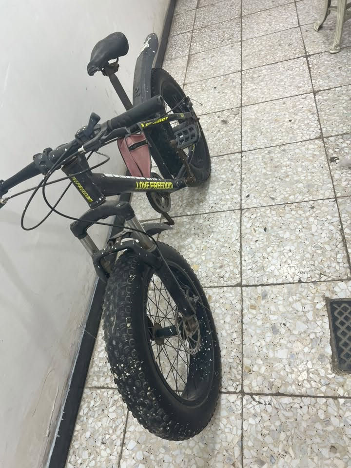 دراجه هوائيه كلش مرتبه وكلش نضيفه بس يحتاجلها ترتيب وتنضيف  اسمها فات بايك  السعر 125وبيها مجال للطيبين   للتواصل***********
