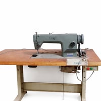 مكينه صناعيه للبيع الإستفسار على رقم 07739231211 هذه مكينة خياطة صناعي...