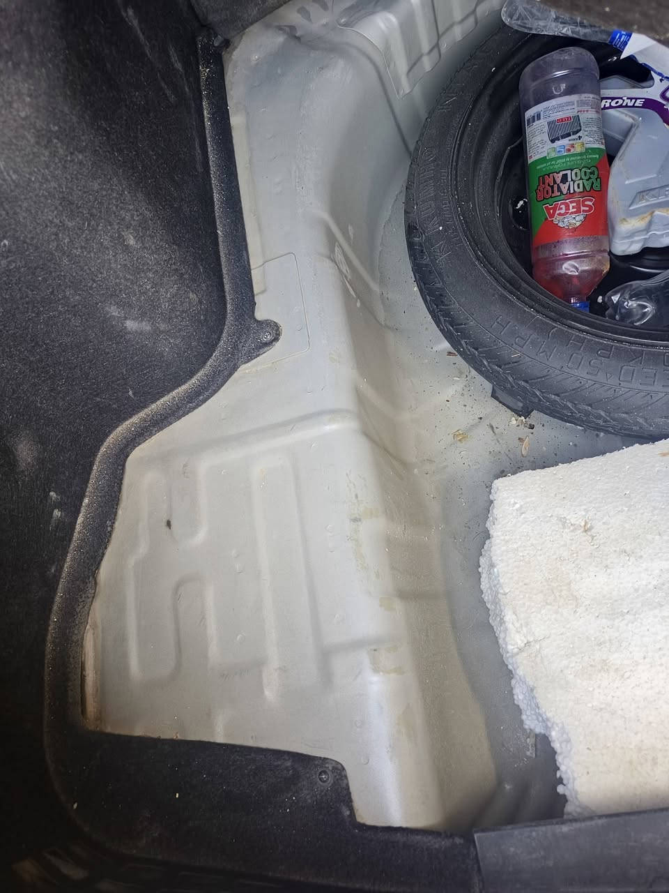 للبيع فقط
اكسنت 2010 
سنويه لي 2030
كير محرك شرط توماتيك جامات كهرب فتحت سقف 
بدون ضرر بيها مكانات بارد
السيارة حلوة ونظيفه مالبيت 
السعر 100
للاتصال 
***********
