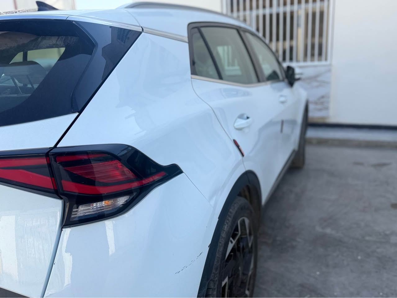 السلام عليكم سبورتج 2024 وكالة نم 
1- مواصفات فول عدا الفتحة 
2- مكينة 2000 دوش 
3- ماشية 17 الف 
4- كشنات هيتر + ستيرن هيتر + جطة كهرباء + كشنات 2 كهرباء 
5- رقم اربيل سيارة 
6- ملاحظة (( ربع بنيد بيها من اخذتها صبغ بدون اي ضرر داخلي مكفولة سطحي ربع بنيد والسونار يمك بالصور )) 
7- اما بخصوص الصورة الاخيرة ضربة بالصندوق صارت بيدي هاي ضربة كما موضح بالصور بدلت صندوق كامل من الوكالة للامانة سعرة 24 ورقة كامل يعني اذا تاخذها سونار ميبين بس للامانة فقط 
(( مكان سيارة بالحارثية رايدها 21$ بيها مجال جدا بسيط للاستفسار اكثر الاتصال على الرقم *********** وشكرا بغداد, العراق
