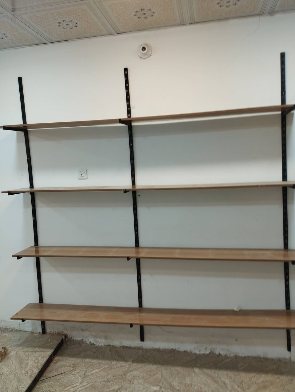 رفوف عرض ميز للبيع 🔥🔥
تريد ترتيب محلّك ويطلع شغلك مرتب ويشد العين؟
رفوف متينة + ميز عملي، شغل مضبوط ويعيش 💪
مناسبة للمحلات، التوزيعات، القرطاسية، الإكسسوارات وكل أنواع البضاعة.
سعر مغري – فرصة لا تنعاد – الكمية محدودة
للحجز والاستفسار دز خاص *********** 📩
