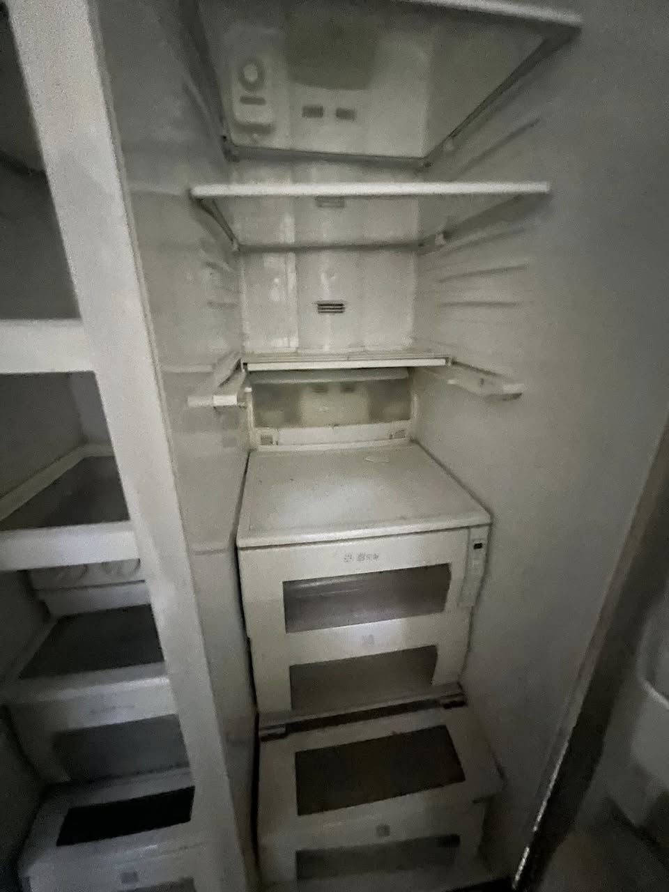 ثلاجة بابين حجم كبير امريكي مال باله ابيع هل موجود تشتغل ما كو تبريد سعرها ٢٥٠ مكاني بغداد مدينة الصدر موجود توصيل داخل بغداد 
***********
