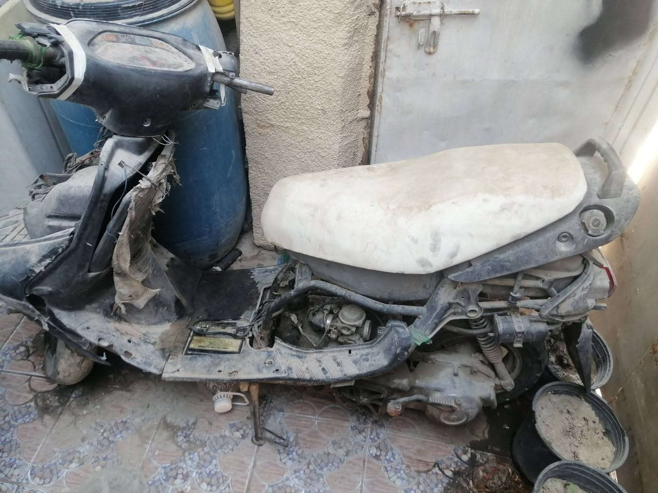 ابيع كوم حديد  موجودات كفرات كلهن حته شوته جانت تشتغل سلف وهند عنوان بغداد بلدايات قرب ساحه الحمزه رقم تلفون *********** بلدايات بي وتساب سعره ١٠٠ بيه مجال
