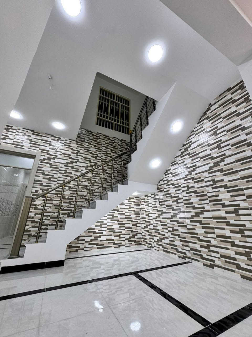 اللهم صلي على محمد وآل محمد
بيوت ثنين كل بيت 100مترطابق واحد اللبيع في كربلاء. مساحه 100 متر طابق واحد واجها 5 ونزال 20 حي العسكري قطاع 16 قرب مركز حي العسكري الموقع📍 خلف الشارع التجاري جنس العقار طابو صرف البيت بناء حديث طابوك جمهوري شغل درج اولئ فول باشراف هندسي 🏡
الاستفسار اتصال واتساب ***********
*********** كربلاء, العراق
