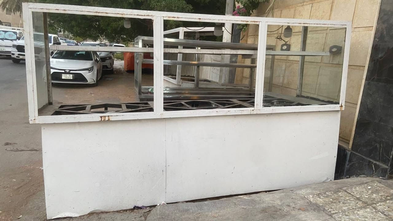غراض مطعم للبيع حماية وطباخات نضافتهن حلوة وشغالات تواصل وتدلل
***********
