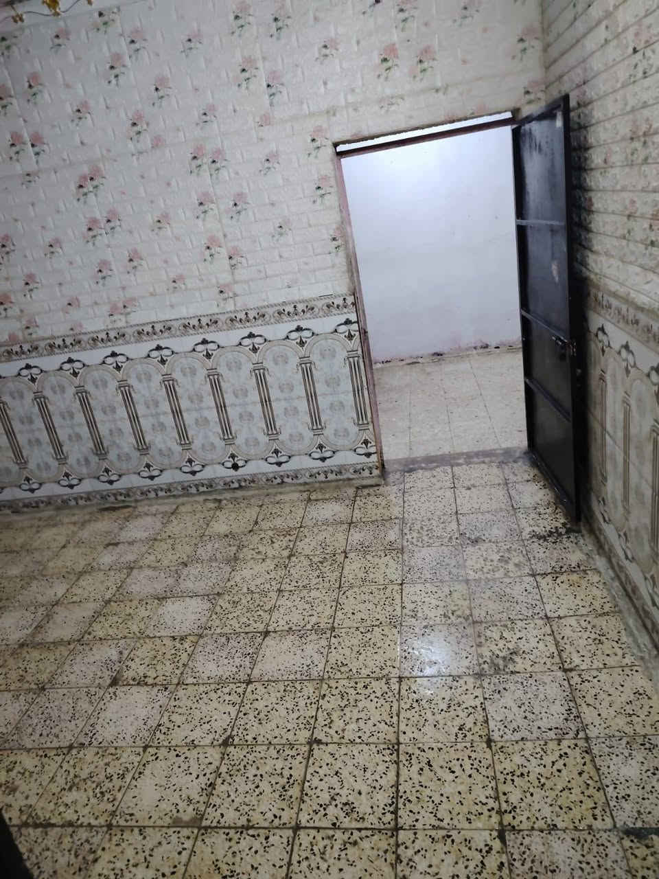 مكفل بالنشر دار لليجار العنوان حي العامل قرب شارع عكش المساحة103متر بيت مرتب تجي تشوفة ايجاره250 رقم الهاتف للاستفسار***********1أو راسلوني خاص
