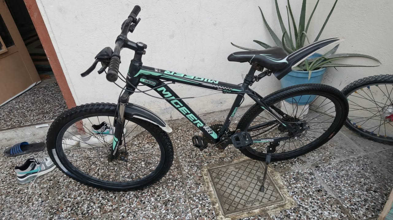 السلام عليكم للبيع باسكل رياضي باسكل كلش نضيف و موصفاته معروفه و بلادي تايرات جدد بريكات وياله. كله نضيف و بلادي بس يرادله عكرب السعر 75 مكاني يم جزيرة بغداد السياحيه رقم الهاتف ***********
