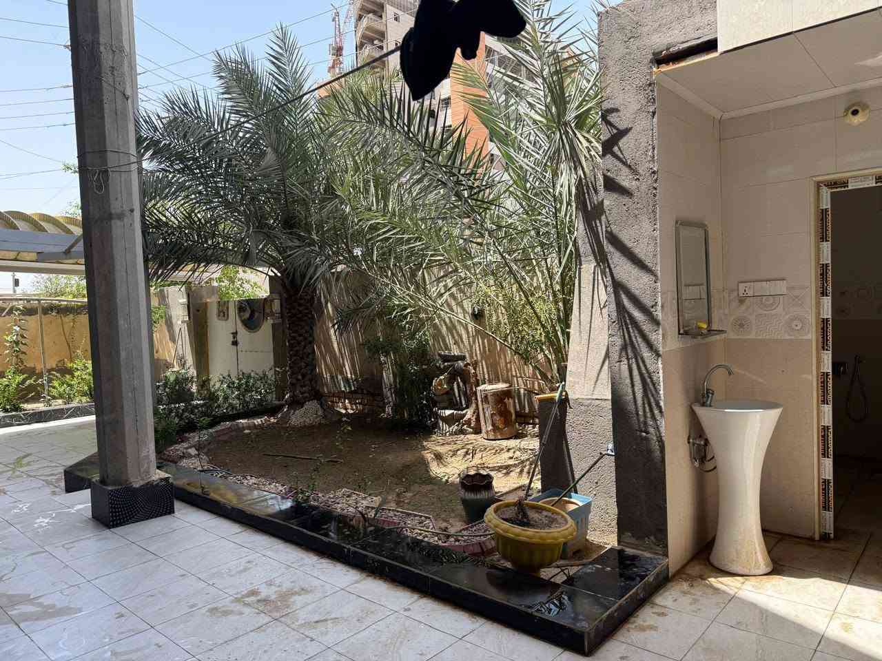 دار للبيع مساحة 240متر + 50 متر فضلة
مساحة البناء 290 متر، العنوان حي القاهرة الثانية مقابيل بناية التربية الحديثة، ركن ع شارع 15
بناء سنة 2012,الترميم سنة 2022
طابقين
الطابق الأرضي عگادة يتكون من غرفة نوم +صالة +أستقبال +مطبخ حار وبارد+منور ع طول البيت+مجموعة صحية داخلية وخارجية +ساحة+حديقين
أما الطابق الثاني كونكريت يتكون من غرف نوم عدد 2 +صالة+مخزن+مجموعة صحية
الواجهة 15، النزال 19
طابو صرف
السعر خاص أو الأتصال ع الرقم 
***********
