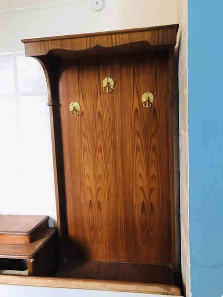 غرفة انجاره نضيفة للبيع كامله كل غراضه مابيه اي نقص السعر 550 وبيه مجال. مكان بابل حي نادر3 هاتف ***********
