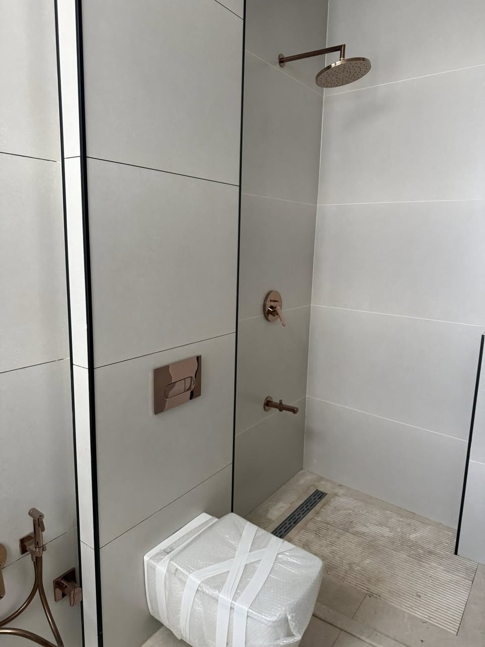 من اعمالنا في حي الموظفين تاسيس ماء ومجاري.  لسنا الوحيدون لكننا متميزون. للاستفسار. الاتصال على الرقم ***********
