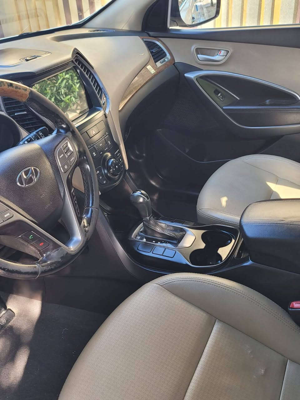 السلام عليكم للبيع فقط
سنتافيا 2015 خليجي رقم بغداد 
بسمي تحويل ثاني يوم 
السيارة مكفولة من الضربة والصبغ
محرك + كير مكفولات
4 سلندر  2400 دوش
7 راكب 
3 قطع تبريد 
مقاعد جلد  
شاشة كبيرة
تحكم ستيرن 
علمأ السيارة ماشية 140 كيلو 
السعر 160 وبيه مجال 
للاستفسار مكان السيارة بغداد/الدورة
***********
