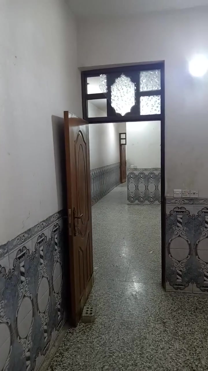 دارايجار طابق ثاني معزول مكون من استقبال غرفه وصاله مع ملحقاته منطقة البلديات خلف المصرف إيجاره ٤٠٠الف الاتصال على الرقم ***********مكتب الموسوي للعقار
