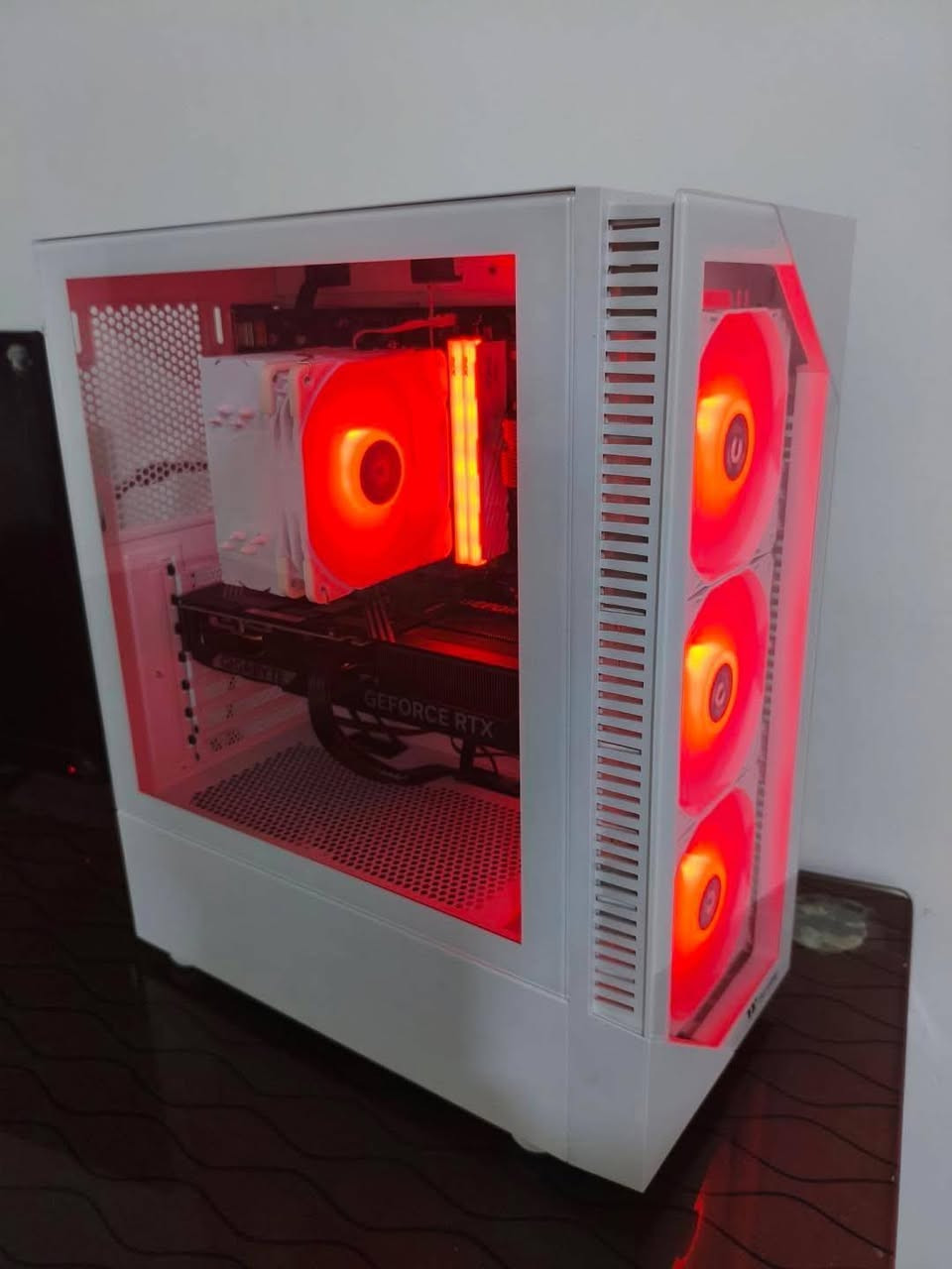 المعالج: AMD Ryzen 5 7600X
اللوحة: Gigabyte B650M S2H (الإصدار 1.2)

الذاكرة (RAM): XPG DDR5 سعة 32GB (2×16GB) بسرعة 6000MHz RGB

التخزين: A-DATA SSD M.2 سعة 1TB (LEGEND 710)

مزود الطاقة (PSU): XPG Core Reactor II قدرة 750W (شهادة Gold)

كرت الشاشة: Gigabyte GeForce RTX 5070 سعة 12GB

الكيس: Thermaltake View 200 TG ARGB لون أبيض

سعر 2 مليون و 300 وبيا مجل بكي دمان 5 اشهر


**إذا كنت صاحب هذا الإعلان وتريد حذفه لأي سبب، رجاءا أرسل رسالة إلى الدعم الفني**