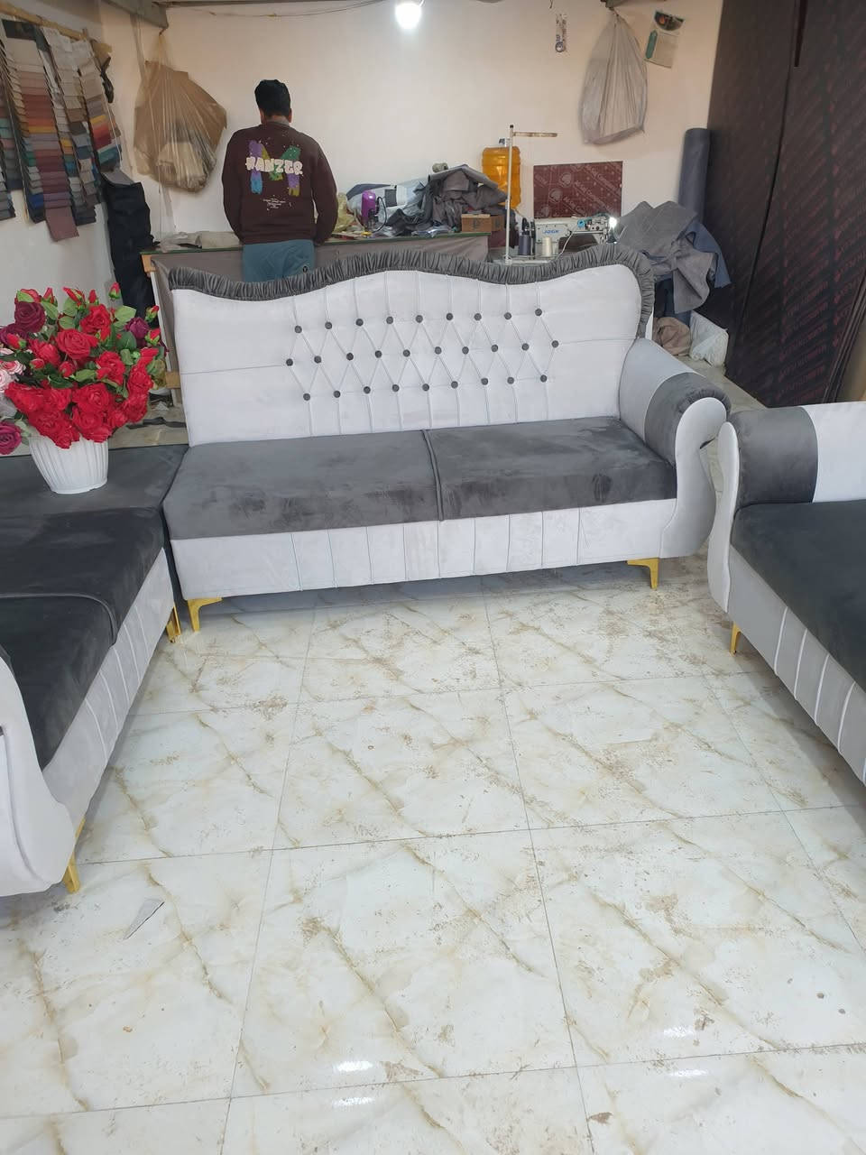 ((للهم صلي على محمد وال محمد ))
تصميم راقي يليق بمنزلك! 🏡✨

📢 تخم جديد تم تركيبه لأحد زبائننا الكرام، بتصميم يجمع بين الأناقة والفخامة!
🛋️ خامات عالية الجودة
🎨 ألوان متناسقة تناسب جميع الأذواق
🛠️ تنفيذ متقن بأدق التفاصيل

🔹 هل ترغب في تجديد أثاث منزلك؟
🔹 أو إعادة تصميم تخمك القديم ليصبح كالجديد؟

📩 تواصل معنا الآن واحصل على تصميم فريد يناسب ذوقك!
العنوان ((كربلاء ))
للاتصال 📞 ((***********))

#دوشمة_كربلاء #تصميم_أثاث #تجديد_الأثاث #فخامة_و_أناقة #تصليح_قنفات #ديكور #معمل_بروف_للاثاث 
#كربلاء @أبرز المعجبين معمل بروف للاثاث
