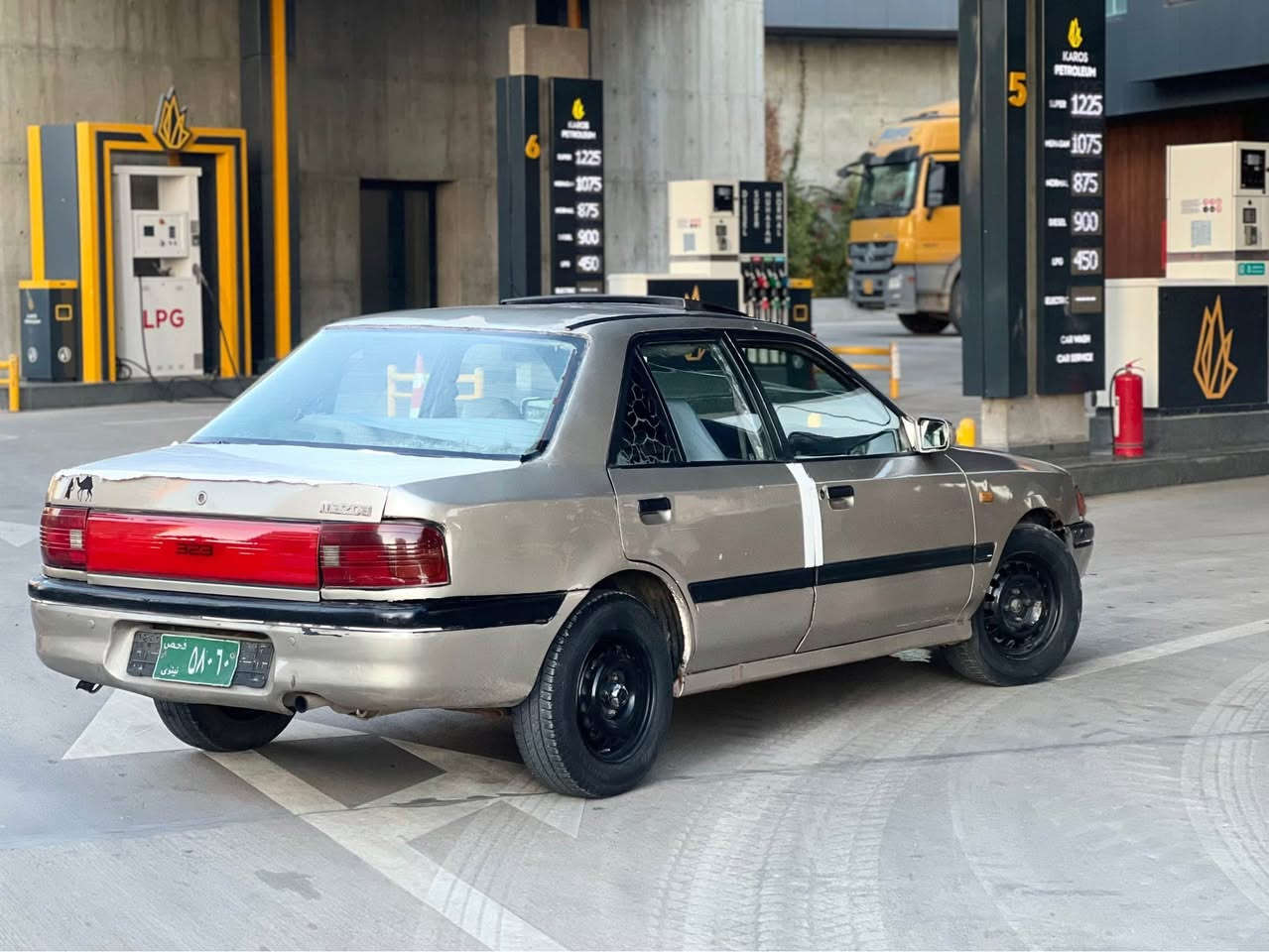 Mazda 323. Dzha fitar sayarayake zor juanu pak ger 3adi bi masruf basharti giru nakina. Armi haulr armu aulyat bashtr. *********** السليمانية, العراق
