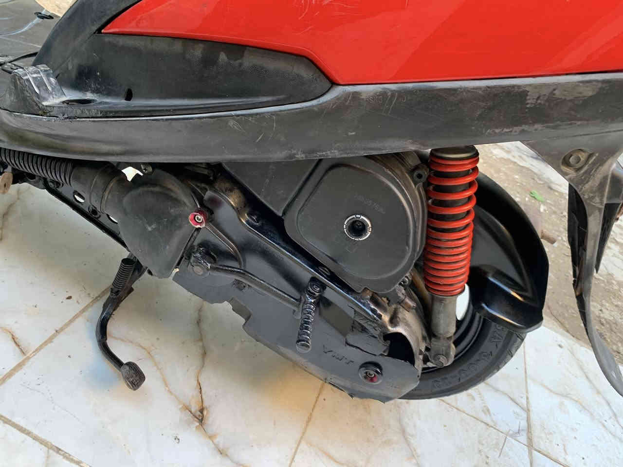 السلام عليكم
دراجه ماكس عدله
حاويه بلاديه نضيفه كلش 
بوشه 49 تمشي 120 
معدلها 100
كابريته شرط جديده 
شيال كامل جديد 
دراجه نضيفه كلش 
مبدللها بس ولفات  
دراجه كهربائيات كلها شغاله مابيها اي نقص 
دراجه كلش نضيفه او جديده 
580الف مجالها بسيط حك الجيه 
مكاني كربلاء /الحسينيه /منطقه عون 
***********
