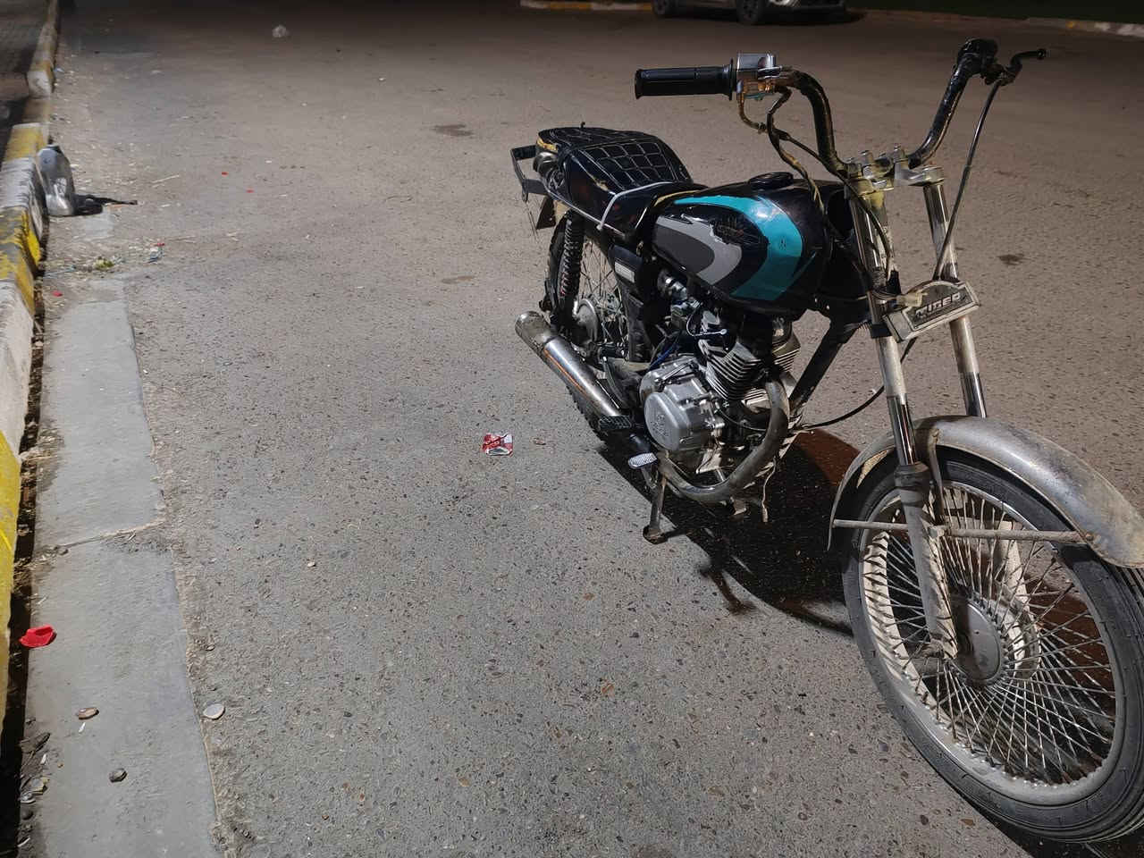 سلام عليكم ايراني تايكر 4 كير للبيع دراجة نظيفة شلعة ومعدل يخبلن بس الجبنه مال كير يرادلها تبديل بيها ظفيره نقصها باتري ولفات جدد اليوم سويتهن يرادلها شوي ترتيبات السعر 400 وبي مجال حك جيه العنوان الدوره رقمي *********** موجود بس خط
