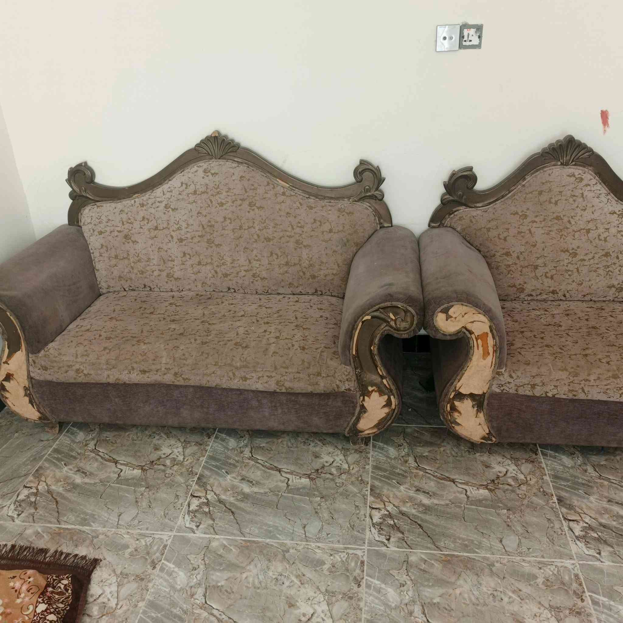 اغراض للبيع
كنتور تركي سعره 100
تخم 8 مقاعد سعره 60 وبي مجال 
كاونتر تركي نظيف سعره 250
غساله شغاله سعرها 60 
مكاني بغداد المدائن سلمان باك 
***********
