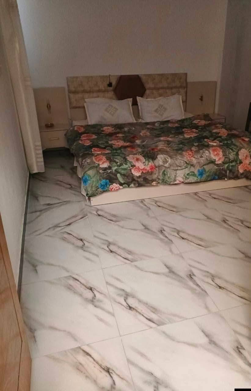 السلام عليكم…
♦️دار رهن♦️

بيت 100 متر خلفي طابق واحد مؤثث 

تفاصيل البناء ( ديوانيه خارجيه + حمام خارجي + طارمه متر ونص + هول + غرفه + مطبخ + حمام داخلي + منور) 

العنوان : الاسكان الصناعي / الحولي الجديد 

ملاحظه / موقع مميز امام حديقه عامه وجه البيت على الشارع العام خدمات كامله تبليط ارصفه كهرباء نت 

تفاصيل الاثاث ( سبالت 2 طن اوكس عدد 3 + تخم زان مصري عدد 1 + كورنر من الجشعمي عدد1 ينفتح يصير سرير + مطبخ مرمر وخشب + طباخ عشتار + ثلاجه + براد ماء + غرفه اخشاب تركيه + بلازمه عدد 3 دقه 4K + كامره مراقبه+ زوالي بوهيمي عدد 2+ زوالي كاشان عدد 1+ بردات علي ريسان + غراض مطبخ + طباخ كهربائي + مكوى+ ميز طعام مرمر عدد1 ) للعلم حته مولد ساحبله 

سعر الرهن : ٣٠ مليون 

مدة الرهن / ٢ سنه قابل للتجديد 

♦️مطلوب عائلة صغيرة ♦️

بالعافيه على الياخذه ميخسر شي بس يجيب ملابسه ويكعد

للاستفسار أكثر اتصل او راسل واتساب على الرقم 

☎️ *********** ابو حسين 

وسنكون في خدمتكم غايتنا رضاكم والمصداقية شعارنا
