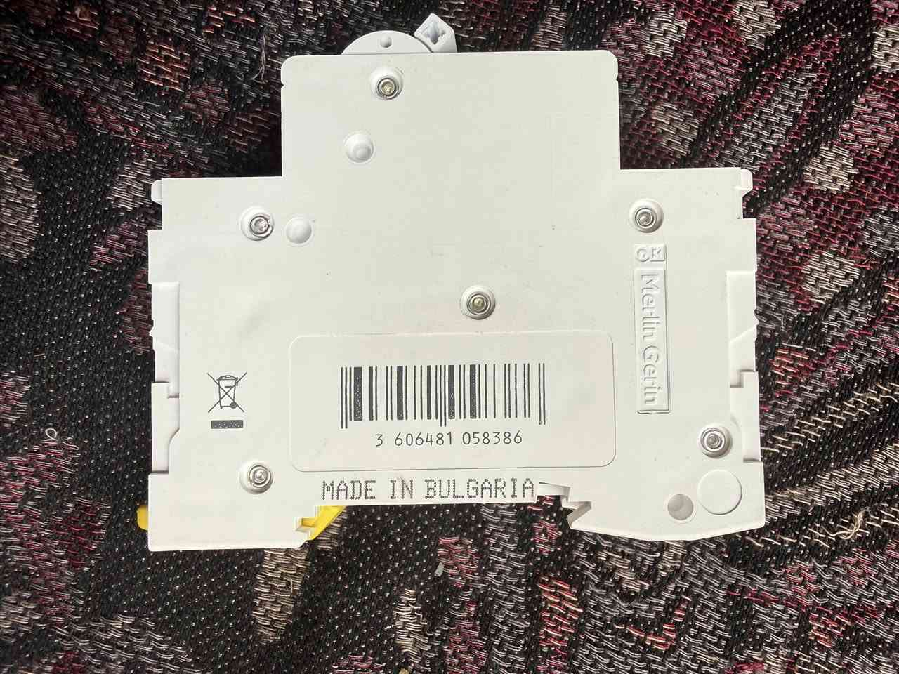 متاح مفتاح احادي شنيدر 4.5ك جميع الكميات والامبيرات
للتواصل 01121386943


**إذا كنت صاحب هذا الإعلان وتريد حذفه لأي سبب، رجاءا أرسل رسالة إلى الدعم الفني**