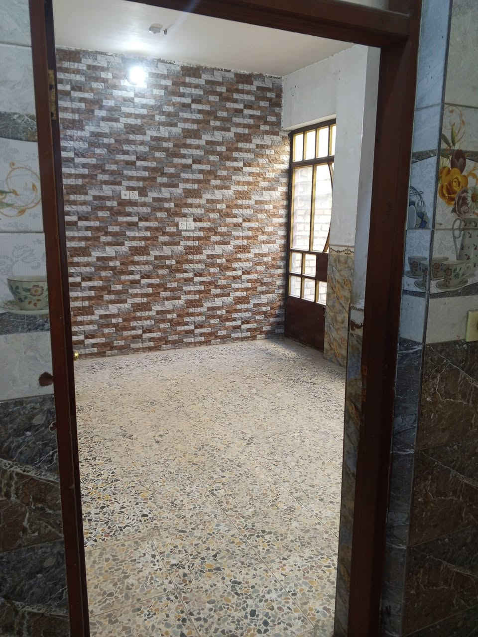 سلام عليكم نصف قطعة خلفية للبيع مساحة 75م بناء جديد و نظيف طابق و نص أم نجم شارع سالم قرب ماركت ابو حسين السعر 87 و بيه مجال 
الاستفسار 
***********
***********
