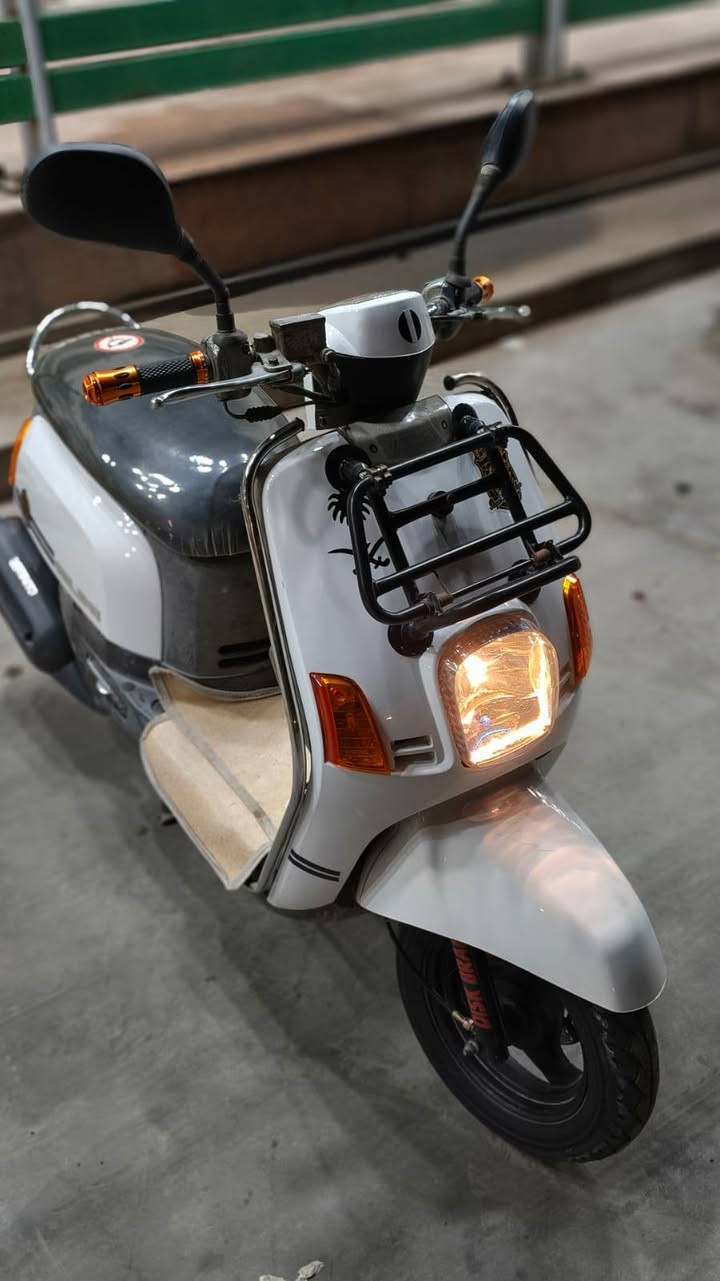 السلام عليكم ماكس بوليس للبيع
كفالة عامة كلشي شغال بيهة كهربائيات كلهة شغالة امسويلهة دبل اشارة تخم تاير جديد درع للصفاح مال البجم سيباية امامية 

اكفلك المحرك من التجفيت جيب فيترك وتعال ــ كفرات تجاري ــ 

السعر : 700  وبيهة مجال بسيط 
الرقم :***********
الموقع : بغداد البلديات
