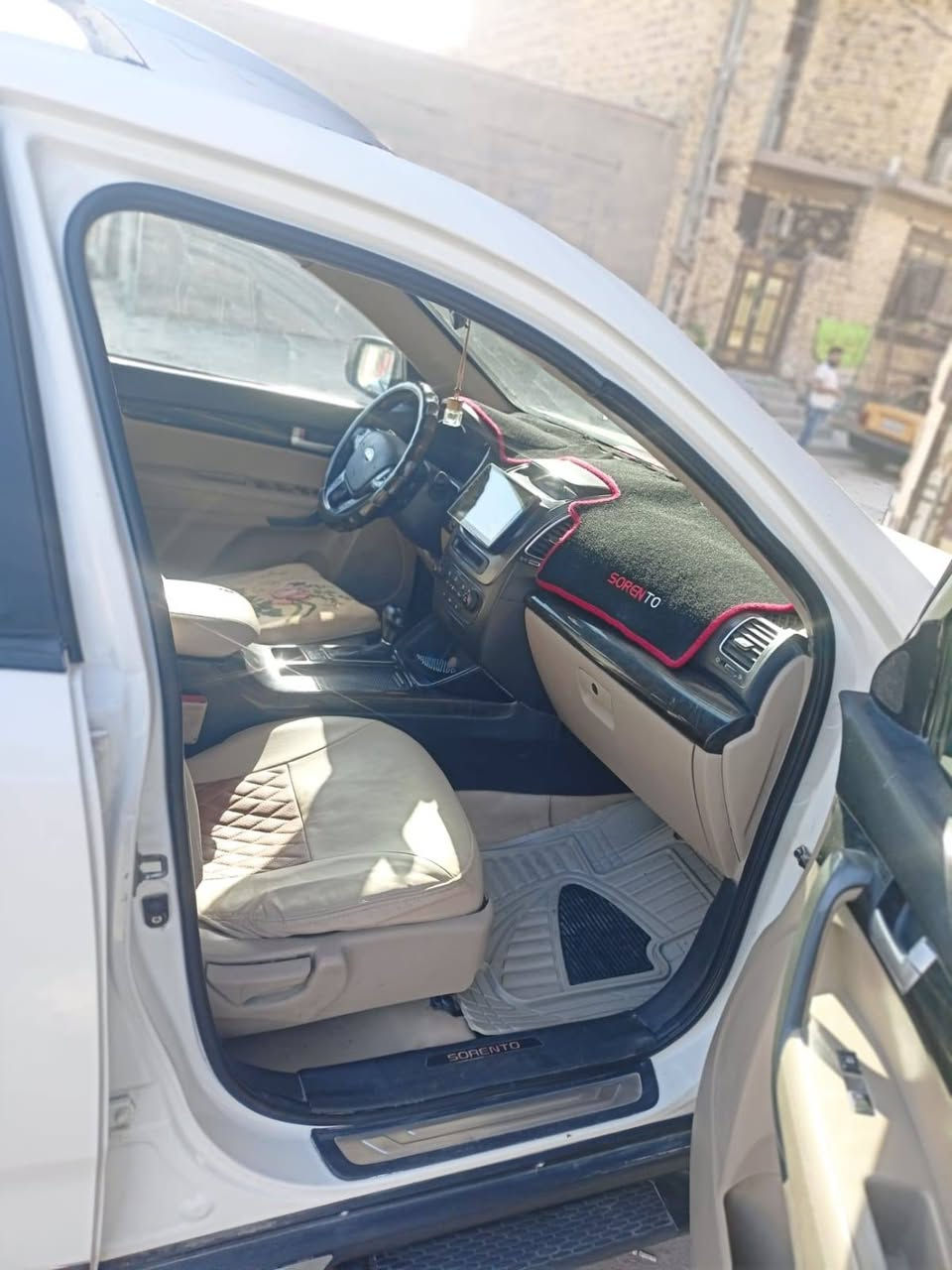 السلام عليكم 
سورنتو خليجي كويتي فول ماعدة 
الفورويل مرايات شفط بنوراما 
ويل كروم 19مكينا وكير خيرمن الله 
حدادي تخم تاير بصمه دواسات ليزر 
السيارة بيهه تجوهخفيفه كم قطعه صبغ 
انگول احزام صبغ وكلشي حسب القناعه 
السيارة جاهزه البيع اوالمراوس ابفضل منها
بقل منهى السيارة موديل 2015 
مكان الديوانية الاتصال ***********
***********
