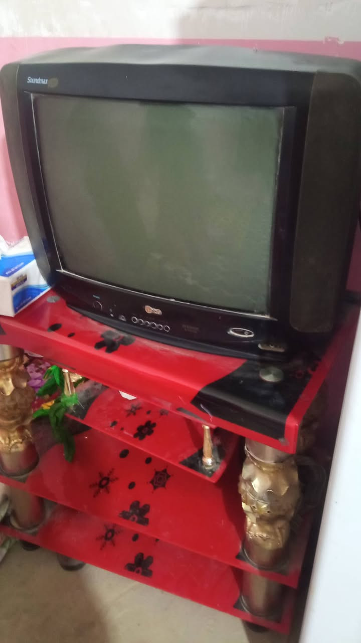 سلام عليكم شباب تفزيون جديد عل فحص تجي وتفحصه اله تاخذه هوه والمعرض ماله السعر 50 وبي مجال الخاص موجد وهاذ الرقم ***********
