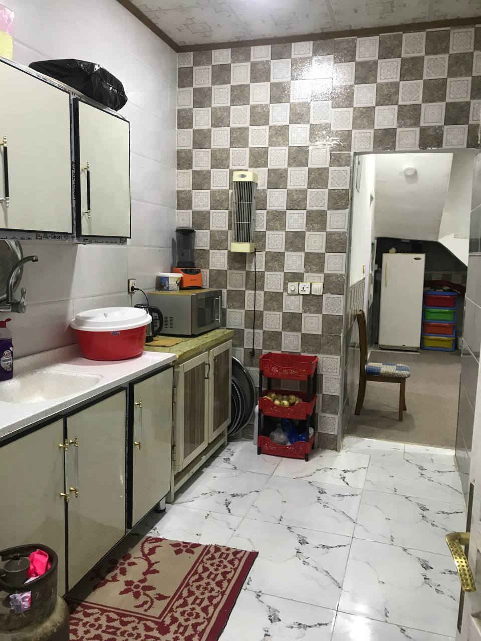 بيت مساحه 120للبيع تفاصيل غرفه وصاله واستقبال ومطبخ وتخاريج بداخل والخارج الاساس والسقف صب كونكريت  الارضيه بورسلين وسيراميك  العنوان  شارع  المطار القديم  مقابل  مجمع الرحمن فرع  صيدليه ارض الفرح  السعر 35وبي مجال 
***********

