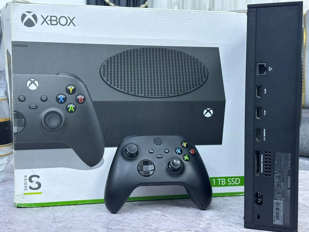 "للبيع Xbox Series S Carbon Black 1TB (1 تيرابايت) نسخة 2024.
المواصفات والنظافة:
  الجهاز أخو الجديد مستخدم كم شهر فقط، ومع الكارتون وكافة ملحقاته الأصلية، وأكيد يد التحكم السوداء الأصلية.
  السعر: 530,000 الف
  للتواصل واتساب فقط***********
