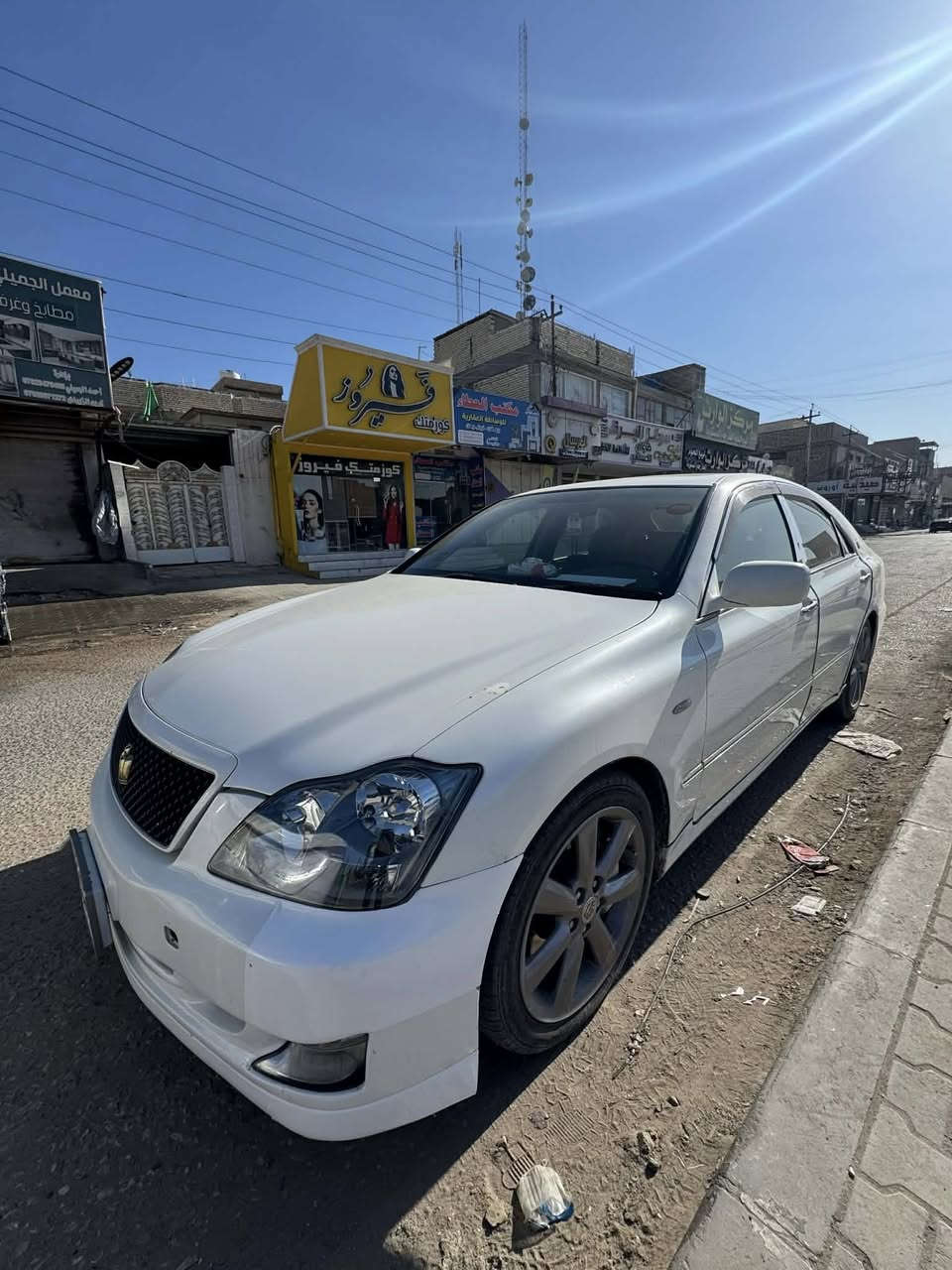 السلام عليكم 
للبيع كراون شاهينه بصمه رصاصي شاص 84 رقم بغداد مبايعات سنويه لل28 فتحه 3دكم 
مكان النجف 
***********
