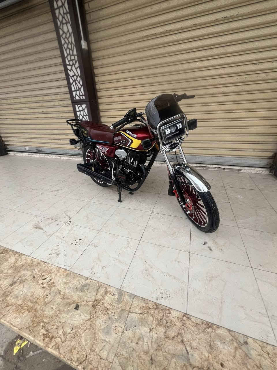 سلام وعليكم ايراني موديل 26 ضاغطه 5 كير بعدها زيرو ممشايه استخدام شخصي مكينه خرسه تجي وتشوف بعينك مامشتغله دلفري رايده بمليون وبيها مجال جيب فيتر وتعال    مكاني بغداد الاعظميه سبع ابكار نضام بصمه و صويج 
***********
