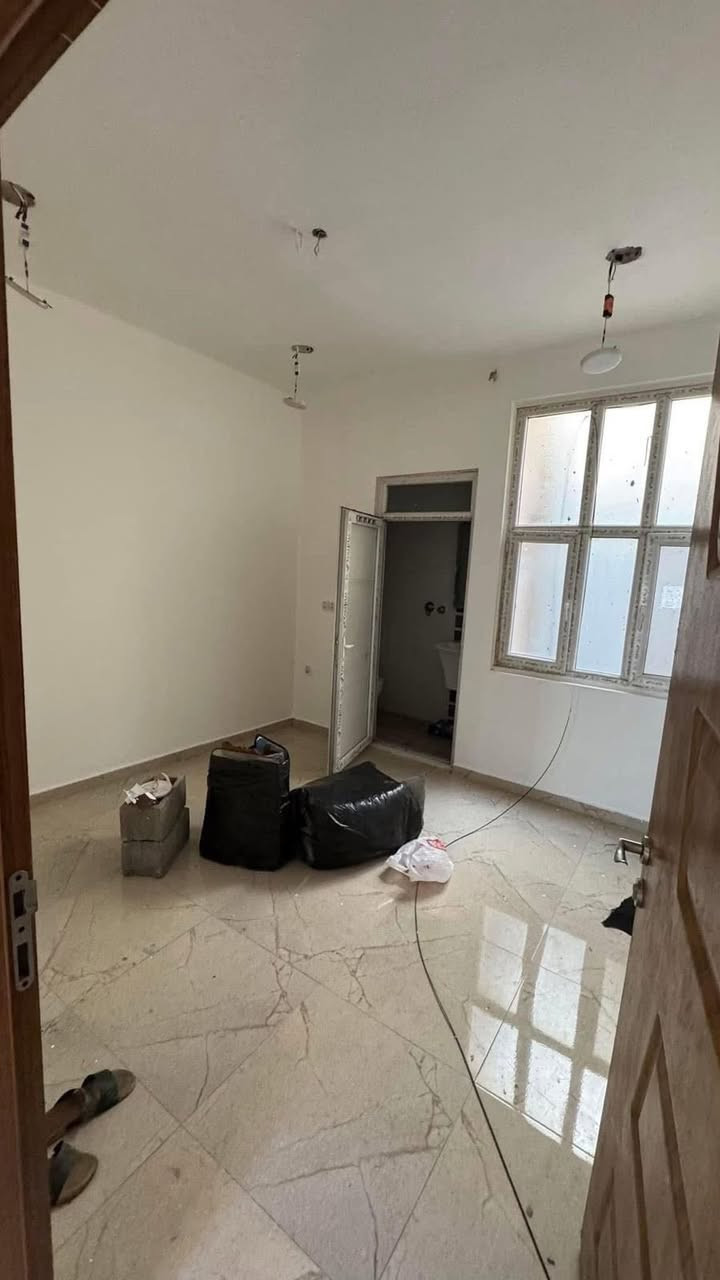 #لـلايـجـار فـي السيـديـة 

بيت 50م نظيف جداً يحتوي على ثلاثـة غرف نوم وحده سويت ومطبخ وخدمات صحيـة .

لـلاستفسار : *********** متوفر واتساب .

بأمكانك عرض عقارك عندنا 
زبائننا الكرام نستقبل كافة عروضكم وطلباتكم 

#مكتب_القيسي_للعقار_والأعمار
شارع المركز مقابل مستلزمات التفاح الاخضر .
