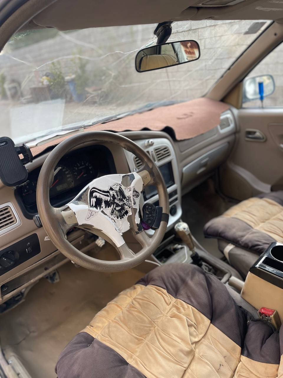 شيري كوين 2010 محرك بلادي
سيارة نصبته حلوه 
تدفئه وتبريد 
كهربائيات كلهه شغاله 
زنون كلش قوي 
بيه تلميحات بسيطة 
وتنقص كلش قليل 
السعرر 35 وبيه مجال الطيبين
***********
