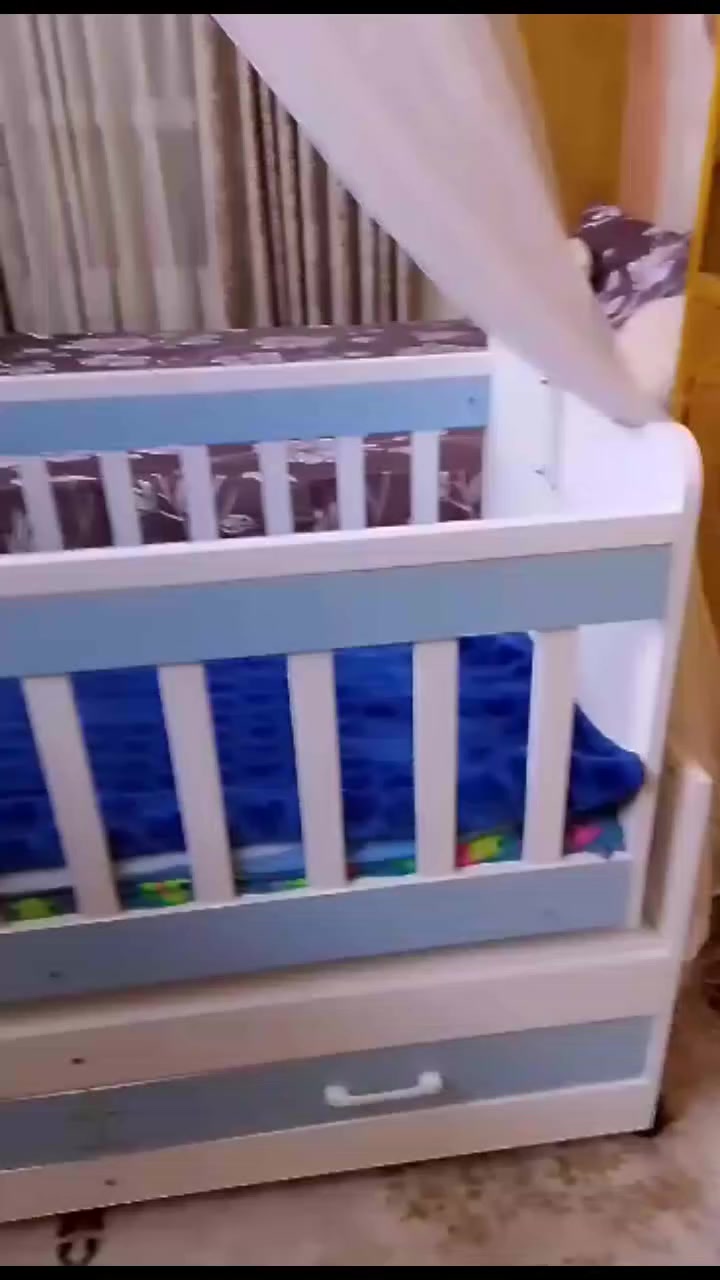 تخت مال طفل معا دوشكين والله جديد نظيف مستخدم قليل اخذنا 150 وبينومجال سعر على خاص


**إذا كنت صاحب هذا الإعلان وتريد حذفه لأي سبب، رجاءا أرسل رسالة إلى الدعم الفني**