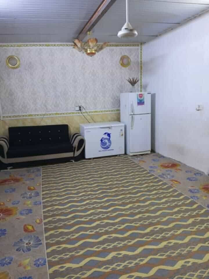السلام عليكم دار للبيع طابو زراعي سند 25 
المساحه 140  مثلث الكلابيين خلف بيت احمد القاضي 
***********
