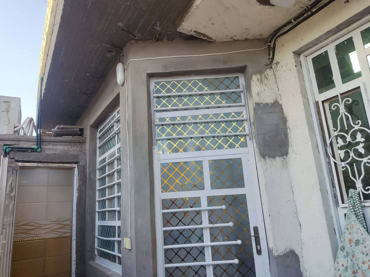 بيت للبيع مساحه  البناء 125 مربع الوجه 8 النزال 15 مع 40 متر مامبنيه ويه البيت يعني يصير النزال 20 
غرفه +مطبخ +استقبال + كلدور  وطارمه  وصحيات  حمام بناء جديد قبل 8  سنوات مبني جديد سند 25 مع حديقه 5 أمتار ونص نزاله عرض 8
 ويه الحديقه يصير نزاله ب21 
الموقع 
بابل خلف مزار الامام بكر ابن علي عليه السلام 
للأستفسار والسعر اوباقي التفاصيل على الخاص  اوالاتصال 
  ***********  اتصال 
***********  واتساب
#الجميع_عام_ارض_زراعي_للبيع
#الجميع_عام_اراضي_زراعي_للبيع_حله_بابل_دوانم_للبيع_الج
