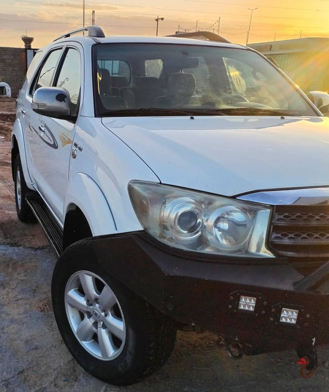 السلام عليكم تيوتا فورچنل 7راكب 2009 سعودي ام الدعاء  رقم بغداد بأسمي تحويل ثاني يوم
مكفوله كفاله عامه كير محرك حداديه بشرط
ماعدا المؤشر بالصوره 
فول مواصفات 
محرك 6 سلندر
فور ويل
نظام دفلك
دواخل بيجي
كشنات جلد بلاد +دوشمه جديده وتربرو الاصلي 
شاشه +كامرا بك +بلوتوث
تحكم ستيرن
مثبت سرعه
 التبريد مركزي 3قطع 
دكم تبريد لمس
لايت عدسه
عينه ليزري
اشاير بالمري +اشاير بالچاملق
ماسحه +زراگ بالباب الخلفي
السعر 178وبيها مجال
رقم***********
 وبالعافيه لتكون من نصيبه سياره حيل جديده
