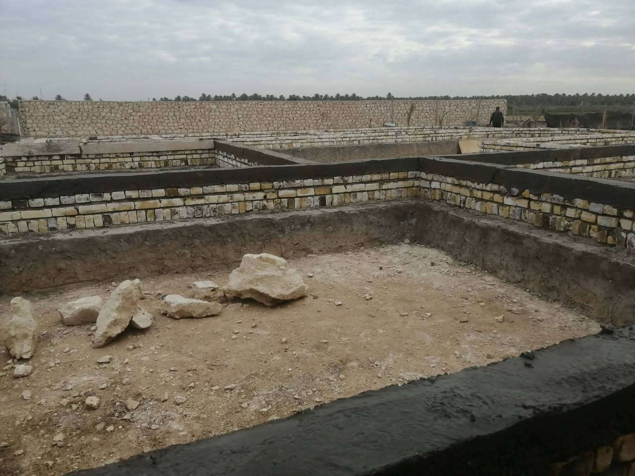 قطعه أرض زراعيه للبيع المساحه نصف دونم قرب دور معمل اسمنت بيه اساس مساحه 300 متر ثلاث غرف +مطبخ + حمامات + صاله كبيره
+استقبال + صاله طعام/مع 66 تاله عمرانيه + بير ماء
الاستفسار على الرقم ( *********** )
