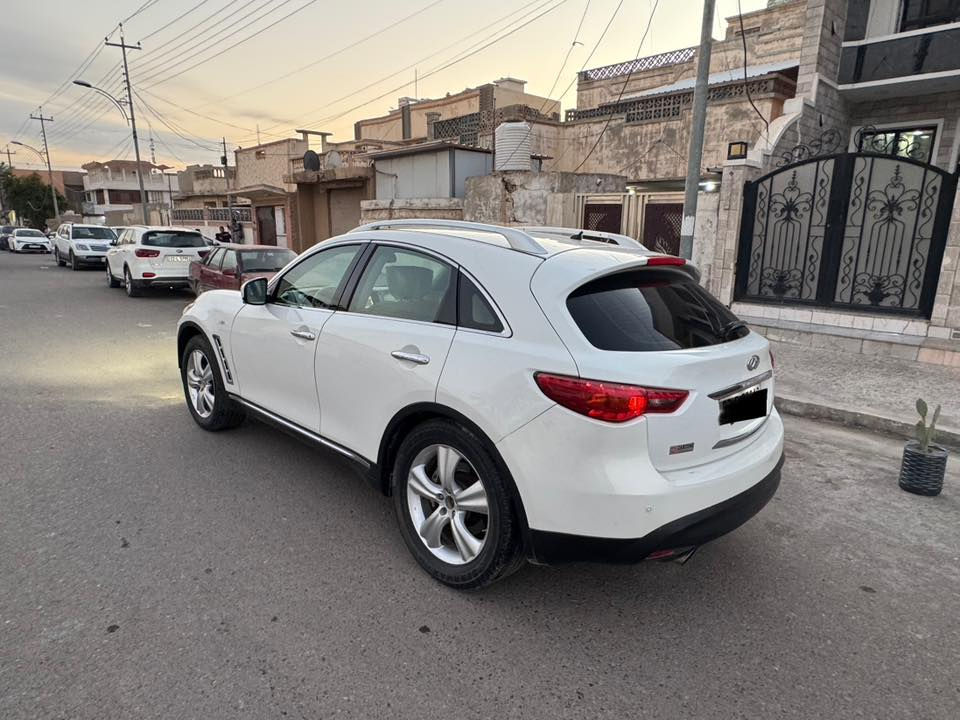 السلام عليكم 
وين عشاق الانفنتي 😍
ماكو هيج جمال ونضافه ☺️
للبيع انفنتي خليجي ✅
موديل 2011
كفاله عامه✅ 
فأت FX35✅
الوان ابيظ ✅
رقم اربيل تحويل مباشر ✅
هزه جديد ما صاقطه ✅
محرك وكير كفاله ✅
المواصفات 
فتحت سقف ✅
شاشه خلفيه بل سقف ✅
مري قلاب ✅
تبريد قطعتين ✅
تدف تبريد بل اكشانه✅
اكشانه كهرباء اثنينهن ✅
داخلال السياره بيجي ✅
شفتات سرعه بل استيرن ✅
تحكمات صوت بل استيرن ✅
مضخم صوت وسماعات فول ✅
شاشه وسطيه شغاله ✅
مثبت سرعه ✅
مانع انزلاق ✅
حساسات امامي وخلفي ✅
كامرات محيطيه 360 ✅
تشغيل بصمه ✅
وابواب والجنطه كذالك بصمه ✅
ويل ماله ابلادي ✅
وبعد بيه هوايه مواصفات ✅
السياره تخم تاير وصدر جديد ✅
عليه ادامه كامله ما نقصه برغي ✅
بل عافيه عل ياخذه بعده جديده 
السعر 145 وبيه مجال 
للاستفسار ***********
