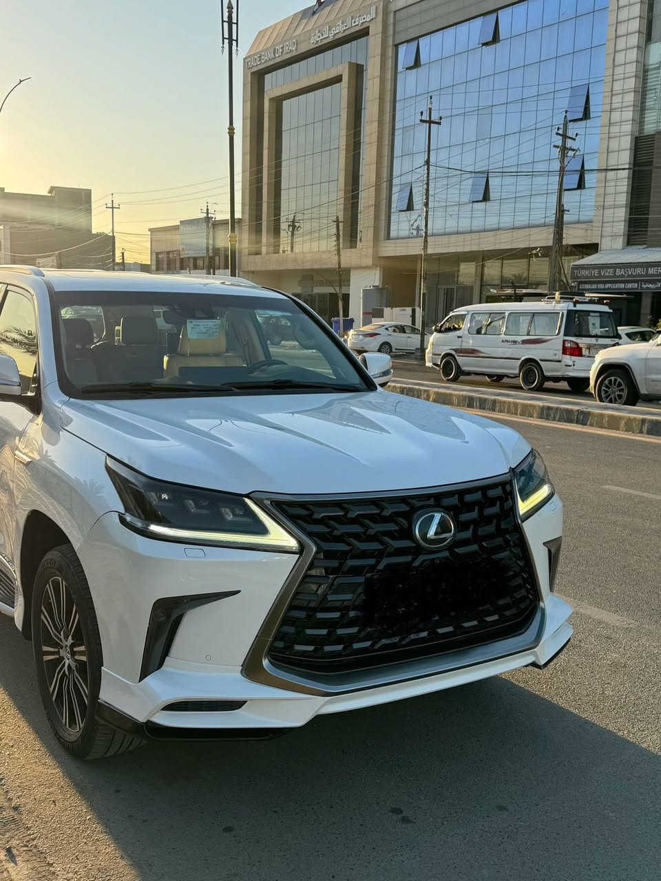 سلام عليكم للبيع فقط لكزز موديل 2016 ابيض صدفي سوبر سبورت فول مواصفات حادث باب السايق بي صبغ السعر 48 الف دولار مع مجال قليل الاستفسار *********** تحياتي
