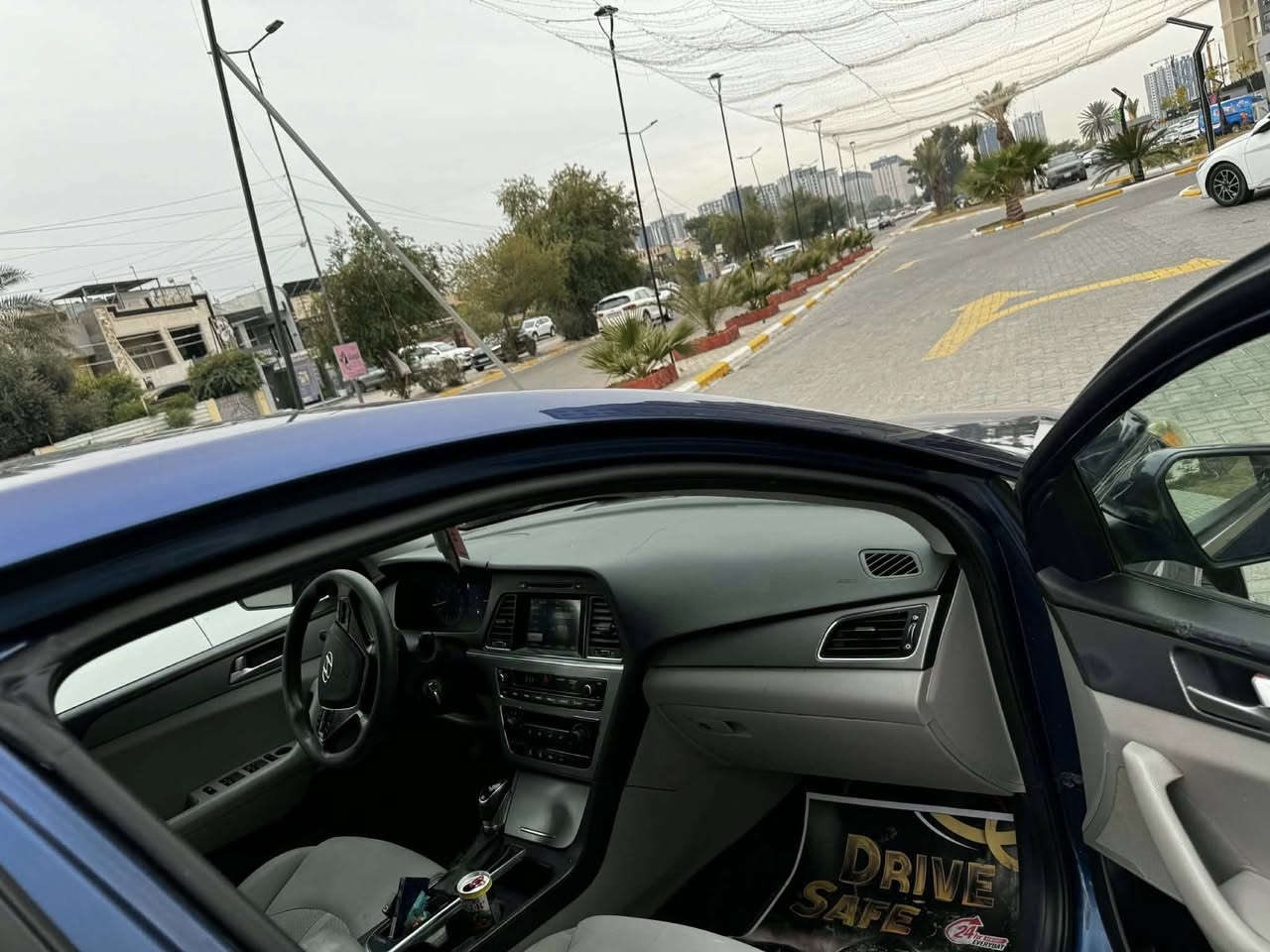 سلام وعليكم للبيع سوناتا 2017ماشيه 68 بيهه صبغ البنيد وجاملغ الخلفي جاهزه بدون اي نقص ***********
