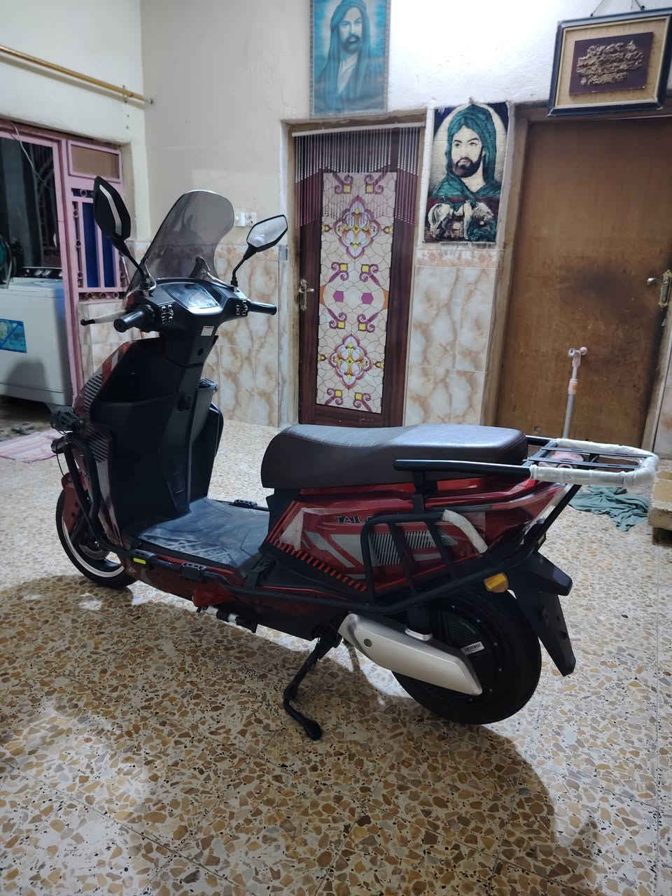 دراجه شحن مواصفات عالميه شركة تايلج محرك 2000 W بطاريه 35 امبير عدد6 بطاريات  تمشيك 70 كيلو حقيقي ضمان سنه
الدراجه فول موصافت  Pباركك  بريكات دهن امامي خلقي ام بي ثري مع بلاتوث اتصال منفذ شحن
جهاز انذار سرقه  وبيها بعد موصفات اهوي
 عدد بصمات 2 وكارت تشغبل 2 تشغيل عن بعد
 سرعه  60 3 نمر
 حمايه من جميع الجهات مدرعه + جنطه
قبل شهر من اشتريتها مطالع بيها الله شاهد ماخذها 1250 وكيلها حي الحسين
السعر مليون قفل التفيده يتصل ***********
